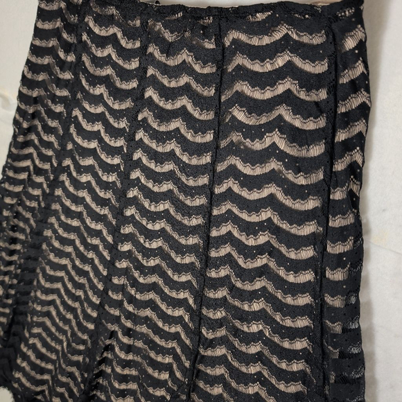 Women's Apt. 9 Black & Beige Lace A-Line Skirt Size 10 - Picture 2 of 7